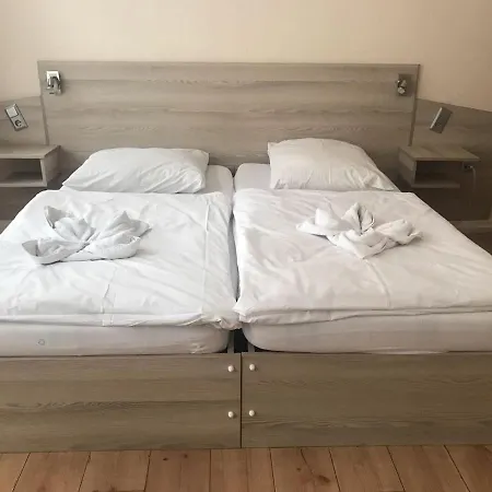 Konukevi Koelner 2*